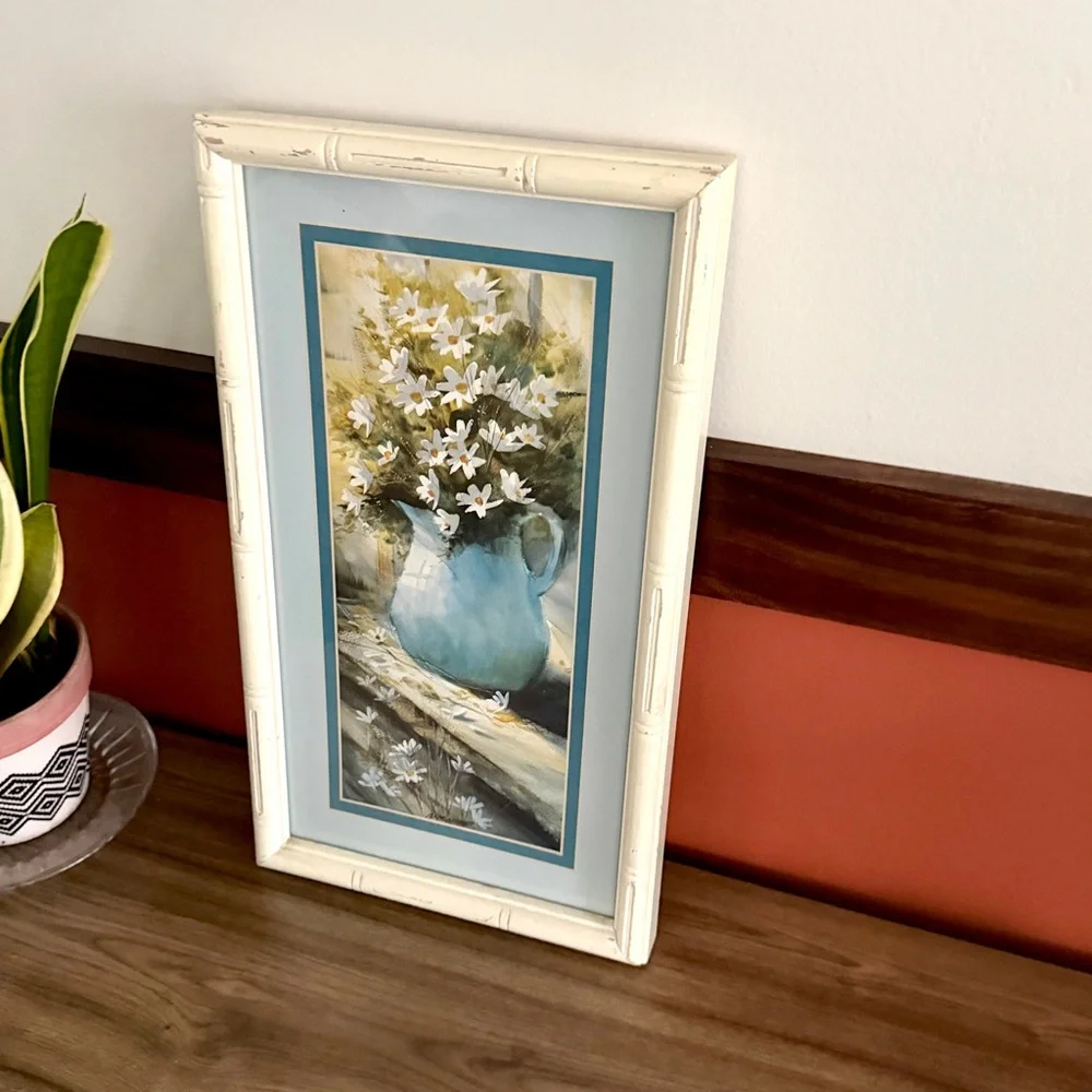 Vintage daisies vase